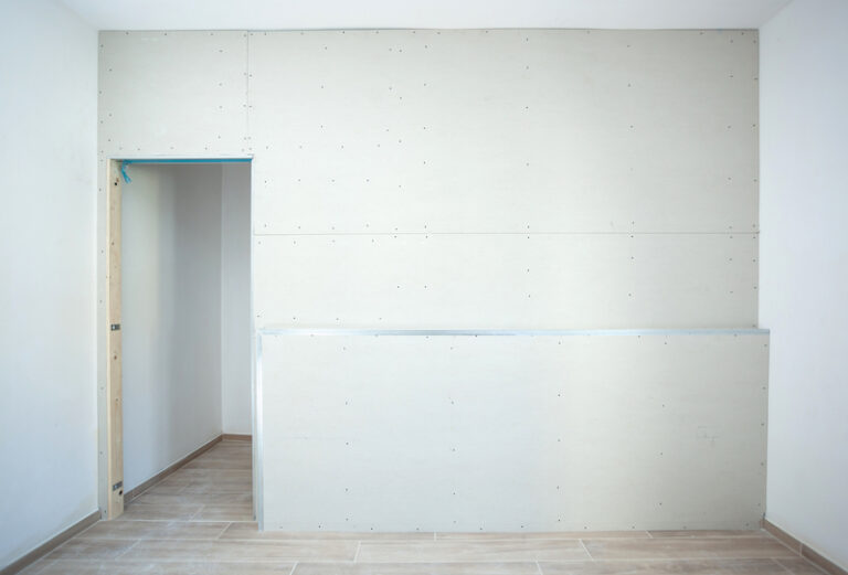 Wall made of plasterboard and prepared for painting for a wardrobe in a residential house.